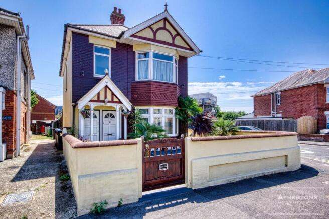 2 bed property, in Edgehill Road, £135,000