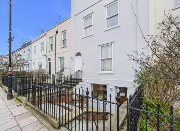 4 bed property, in Bath Road, £475,000