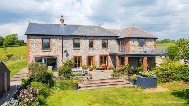 5 bed property, in House, £1,500,000