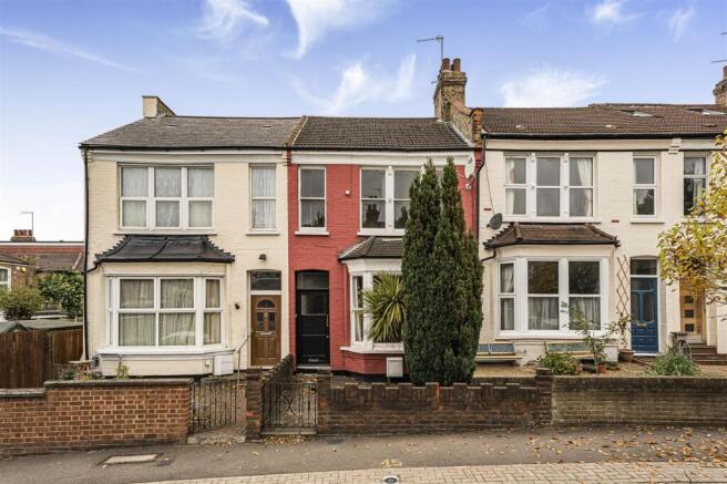 3 bed property, in Clifton Road, £670,000