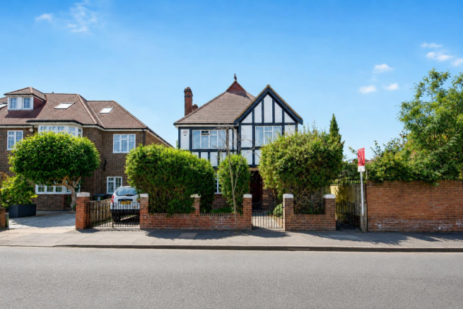 4 bed property, in Parkgate Gardens, £2,000,000