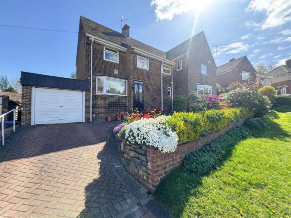 3 bed property, in Crumpsall Road, £195,000