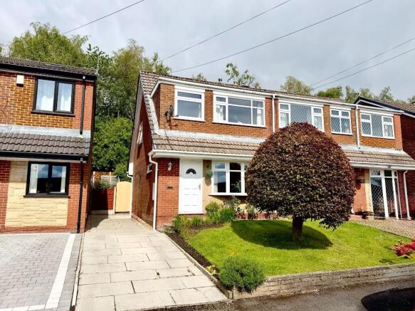 3 bed property, in Mendip Close, £219,950