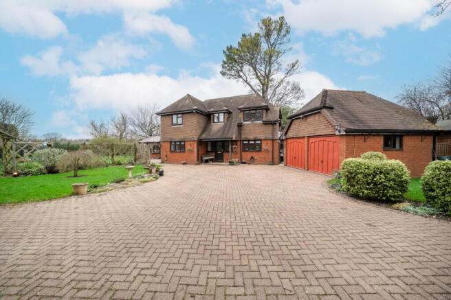 4 bed property, in Pardown, £1,000,000