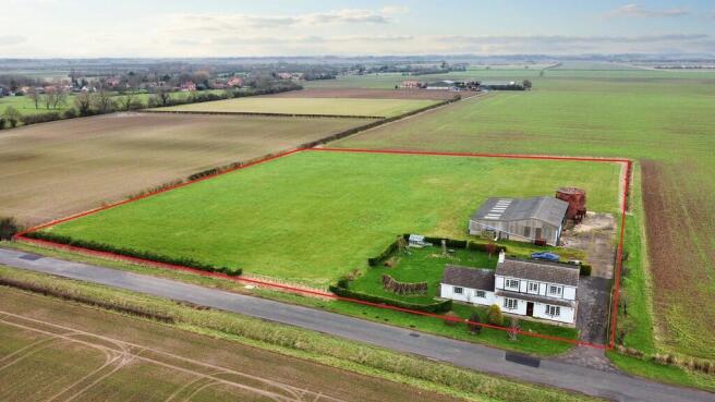 4 bed property, in Mill Way, £525,000
