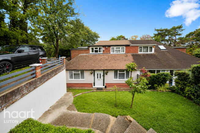 5 bed property, in Hart Hill Lane, £520,000