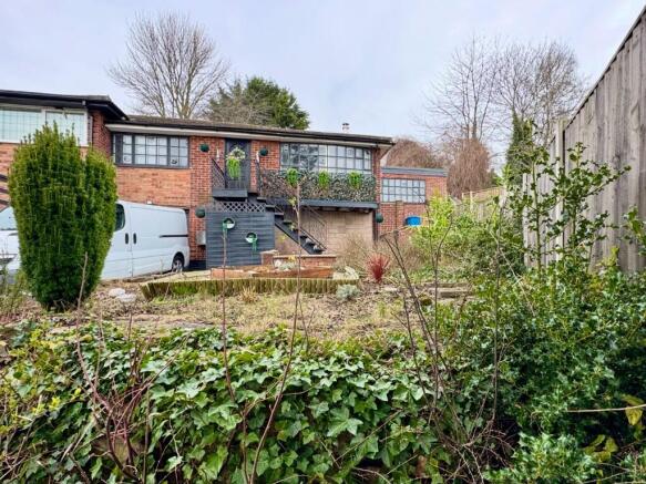 2 bed property, in Far New Close, £235,000