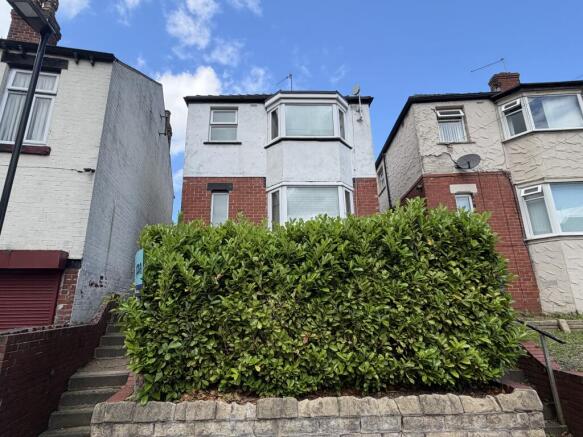 3 bed property, in Vickers Road, £130,000