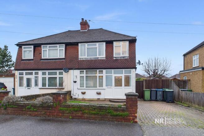 3 bed property, in Ashcroft Road, £500,000