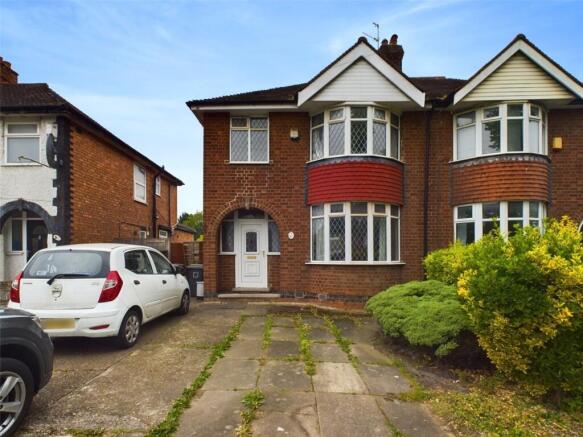 3 bed property, in Queens Road East, £280,000