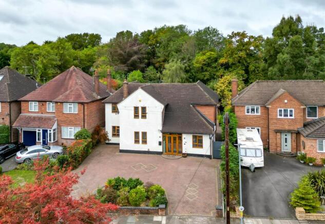4 bed property, in Grassmoor Road, £845,750