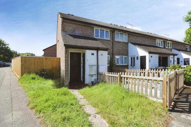 1 bed property, in Dibden Close, £170,000