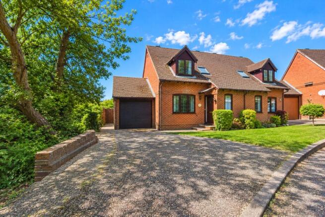 3 bed property, in Oak View, £400,000