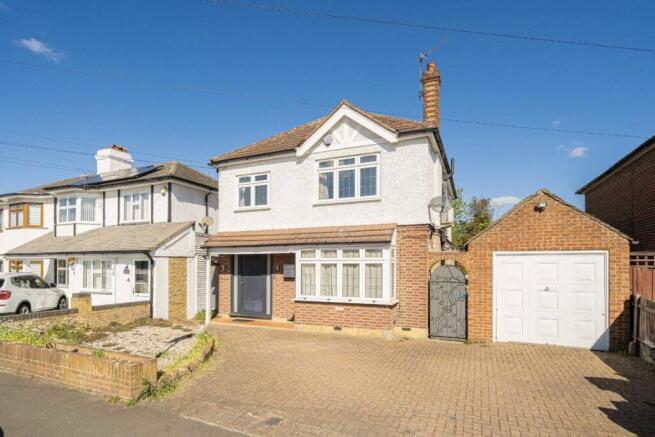 4 bed property, in Kenilworth Road, £749,950