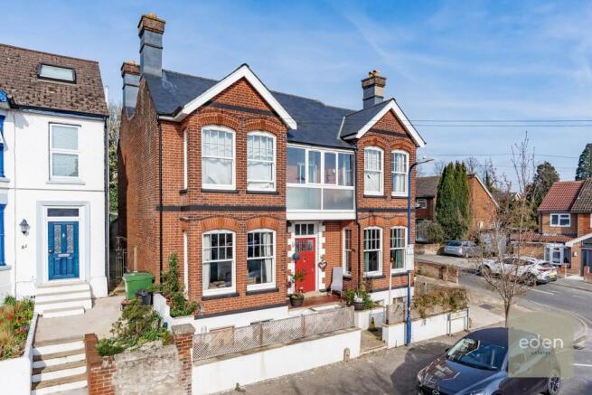 4 bed property, in St. Lukes Road, £900,000