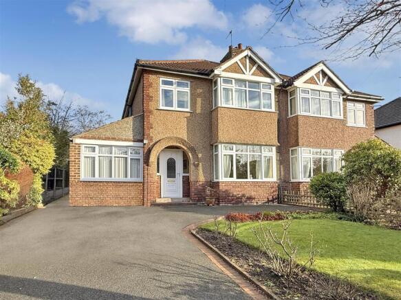 4 bed property, in Ravenswood Road, £350,000