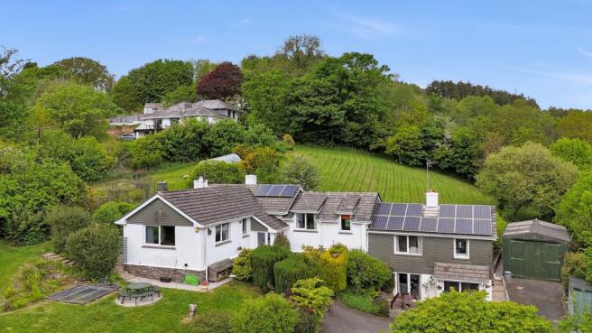 5 bed property, in Herodsfoot, £700,000