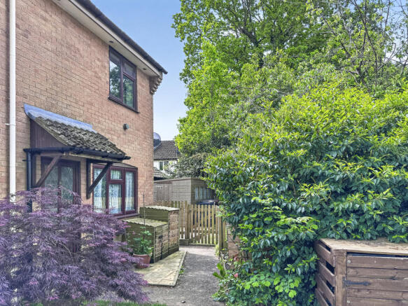 2 bed property, in Head Weir Road, £230,000