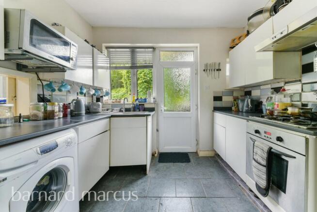 2 bed property, in Perth Close, £210,000