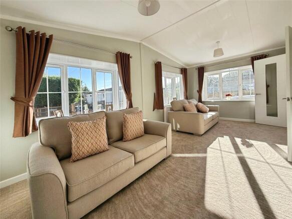 2 bed property, in Brownfield Gardens, £249,950