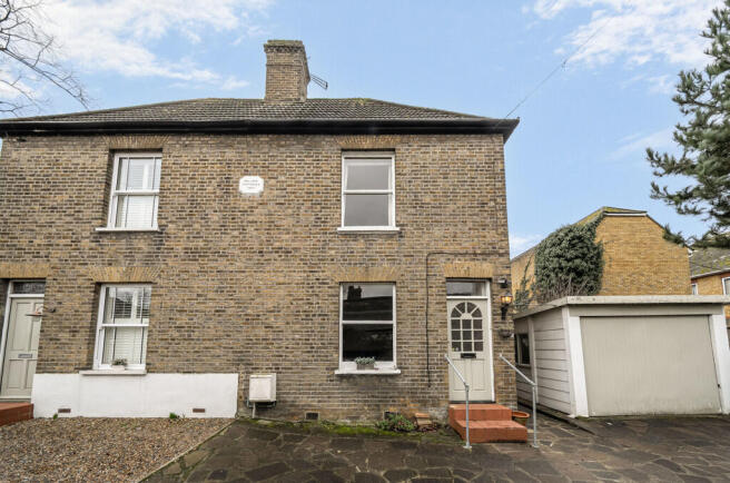 3 bed property, in Alma Road, £535,000
