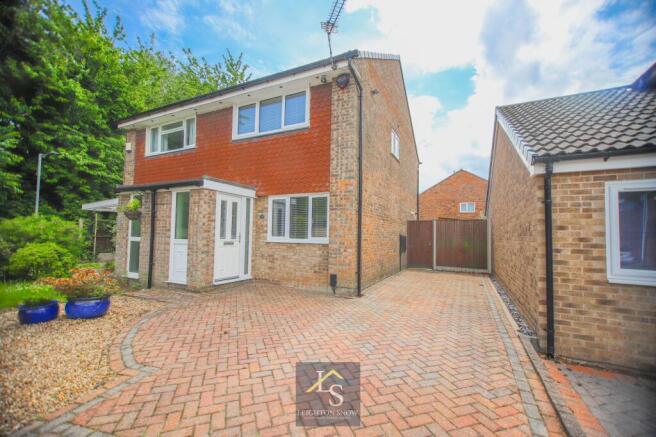 2 bed property, in Ladywell Close, £320,000