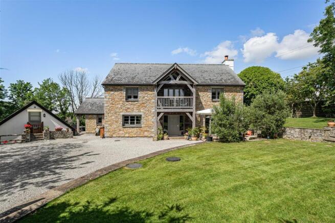 5 bed property, in Trewoon Road, £999,950