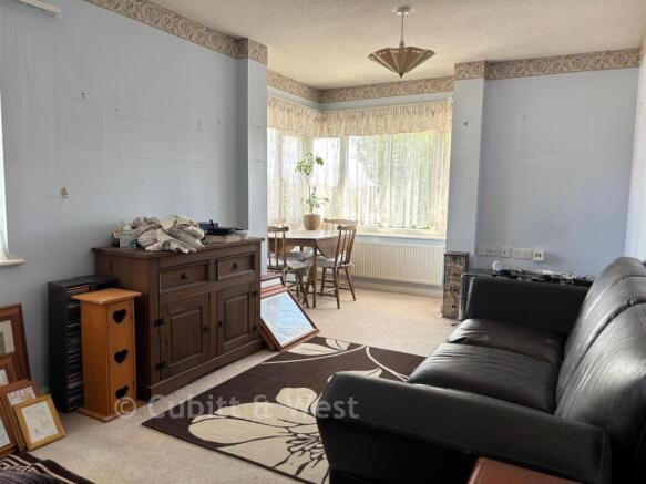 2 bed property, in Downderry Road, £240,000