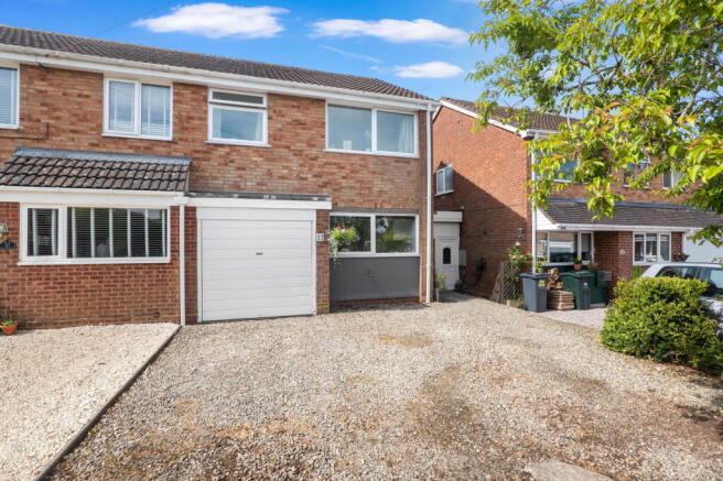 3 bed property, in 32 Manor Road, £275,000