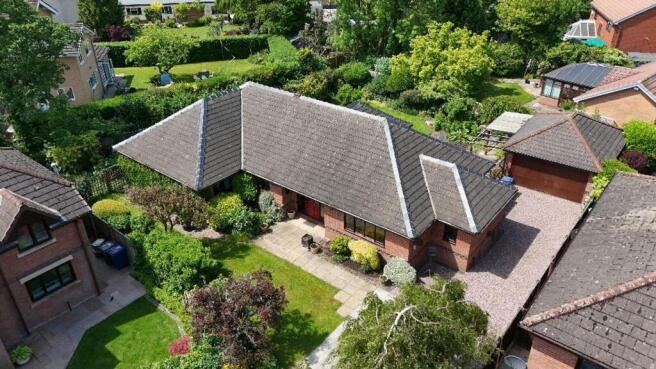 4 bed property, in Royalty Gardens, £500,000