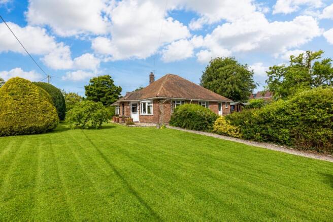 3 bed property, in High Street, £525,000