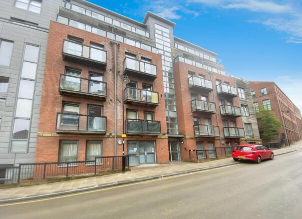 1 bed property, in Upper Allen Street, £80,000