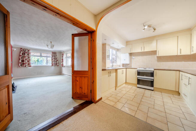 2 bed property, in Wakelyn Road, £200,000