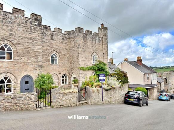 1 bed property, in Castle Hill, £200,000