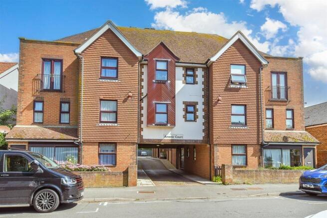 1 bed property, in Church Street, £110,000