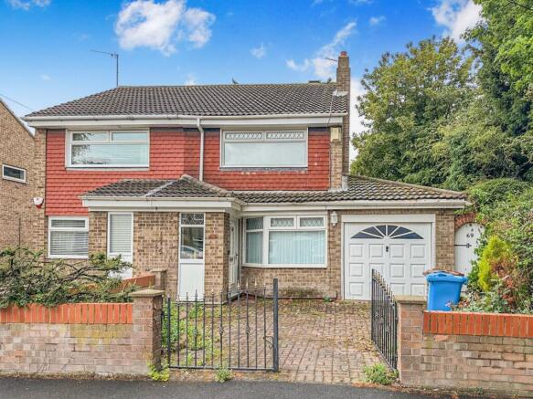 2 bed property, in Corona Drive, £150,000