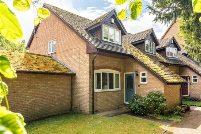 3 bed property, in Bengeo Mews, £465,000