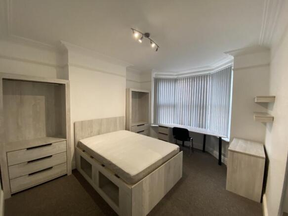 5 bed property, in Broad Street, £375,000