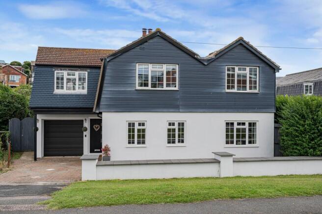 4 bed property, in Bannings Vale, £700,000