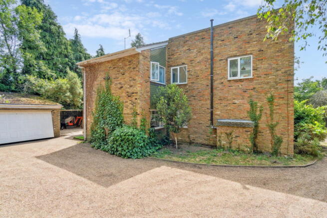 4 bed property, in Nancy Downs, £1,395,000