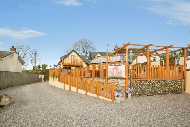 2 bed property, in Green Dragon Cottage, £580,000