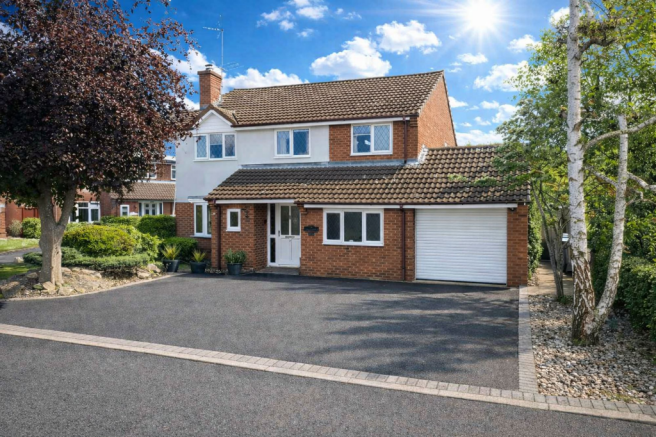 4 bed property, in Nevis Drive, £400,000