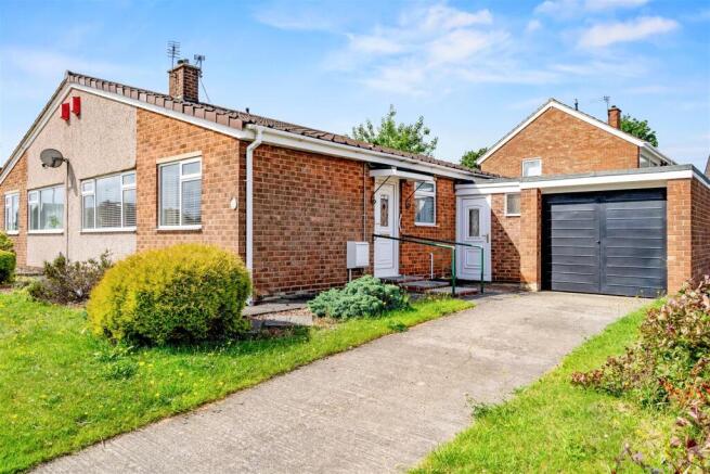 2 bed property, in Rievaulx Drive, £160,000