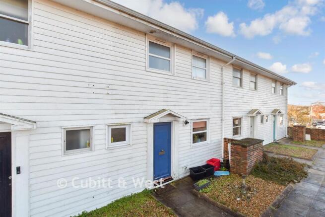 3 bed property, in High Street, £250,000