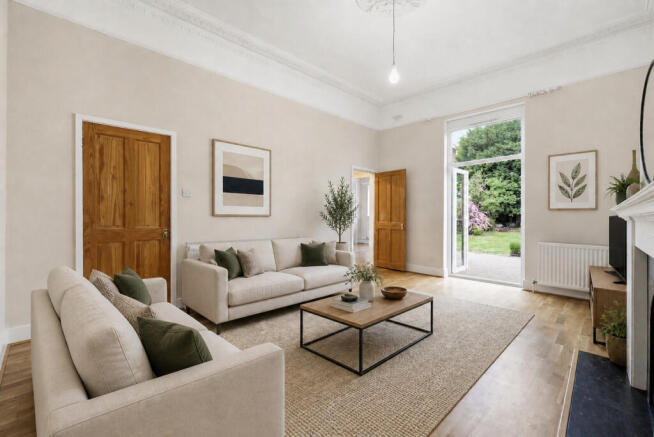 1 bed property, in Avenue Gardens, £425,000