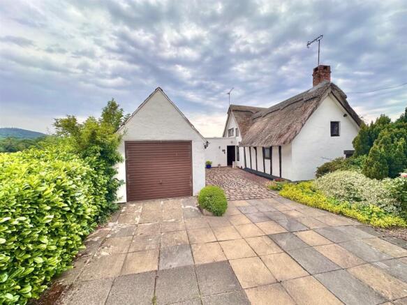 3 bed property, in Tattenhall Lane, £525,000