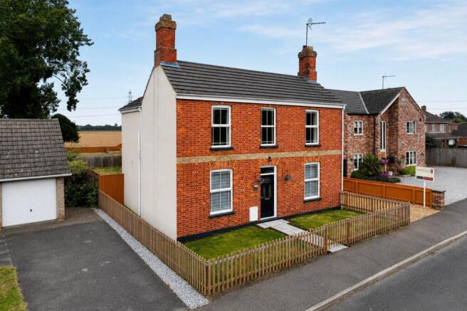4 bed property, in St. Pauls Road North, £425,000