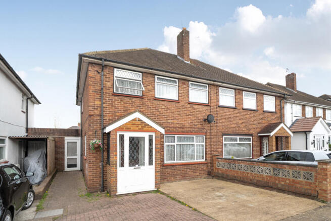 3 bed property, in Regent Avenue, £525,000