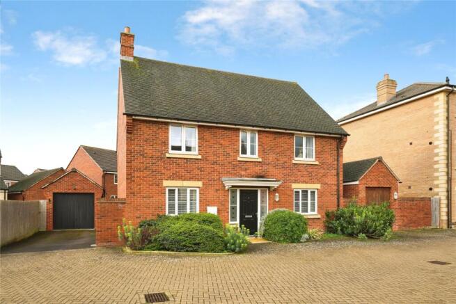 4 bed property, in Burroughs Close, £400,000