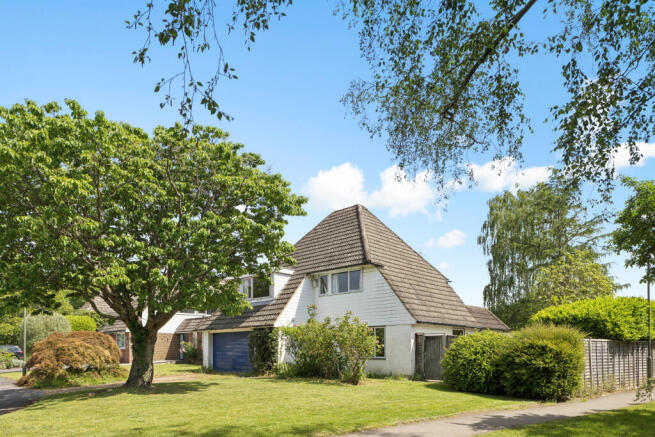 4 bed property, in Oxdowne Close, £700,000